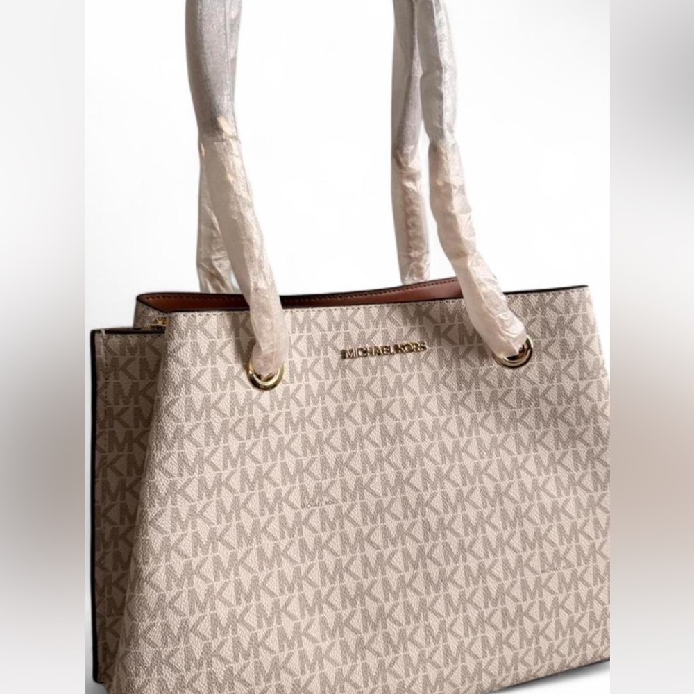 NWT ~ Michael Kors Teagan Large Logo Shoulder Bag in Vanilla (style #35S0GXZS7B) - Picture 3 of 7